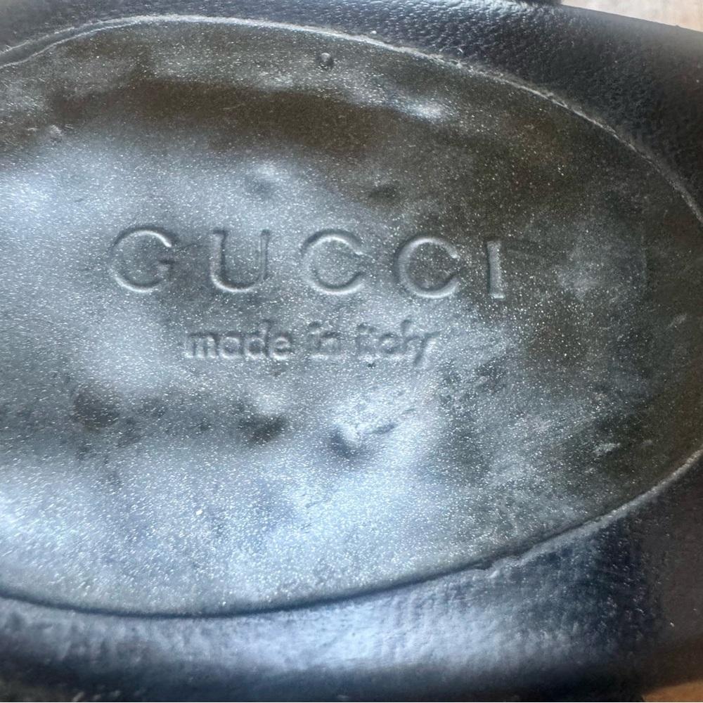 Gucci Black Leather T-Strap Sandals with Gold Chain - Picture 6 of 6